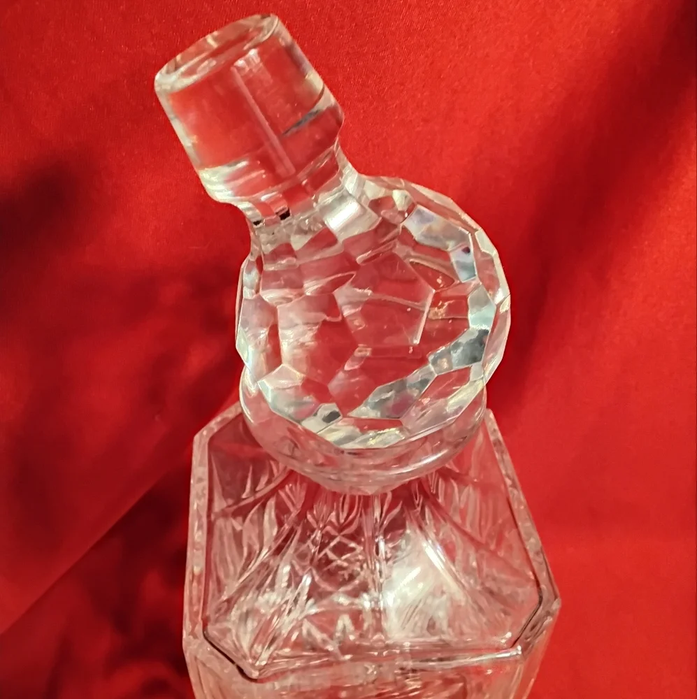 Atlantis Miguel Square Cut Crystal Decanter W/multifaceted Crystal Stopper